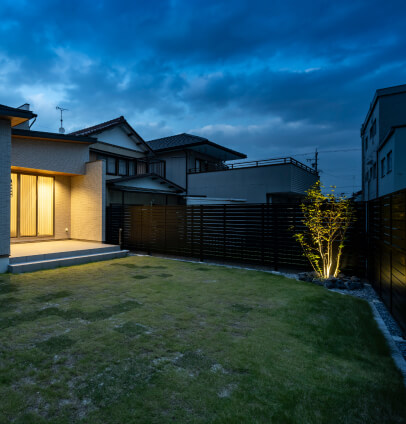 木とタイルが調和する 心地よい2階建て（Case 03）の施工写真 1